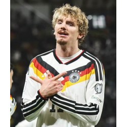 Tyskland går videre til VM-finalen, midtspissen stråler og innleder en ny æra